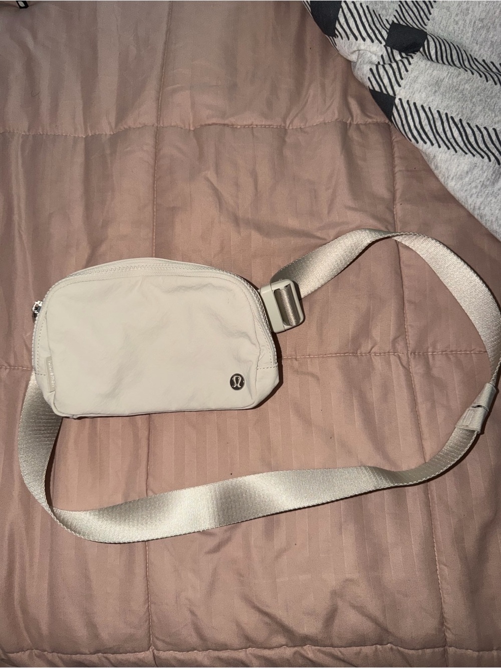 lululemon athletica Cream Belt Bag - everywhere belt bag